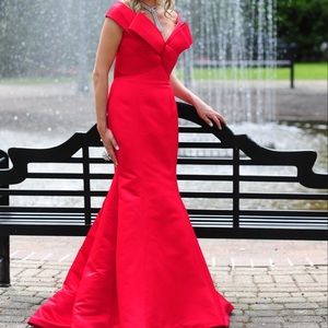 NWOT Gorgeous Jovani mermaid gown with train